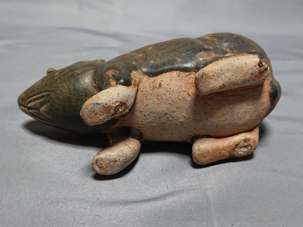 コレクター収集品　クメール 緑褐釉　鼠形壺（A）