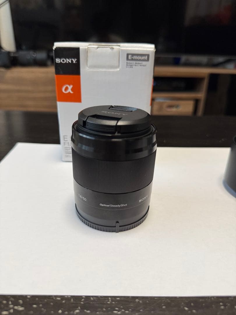 Sony E 50mm F1.8 OSS レンズ Amazon.com : Sony - E 50mm F1.8 OSS Portrait Lens (SEL50F18/B