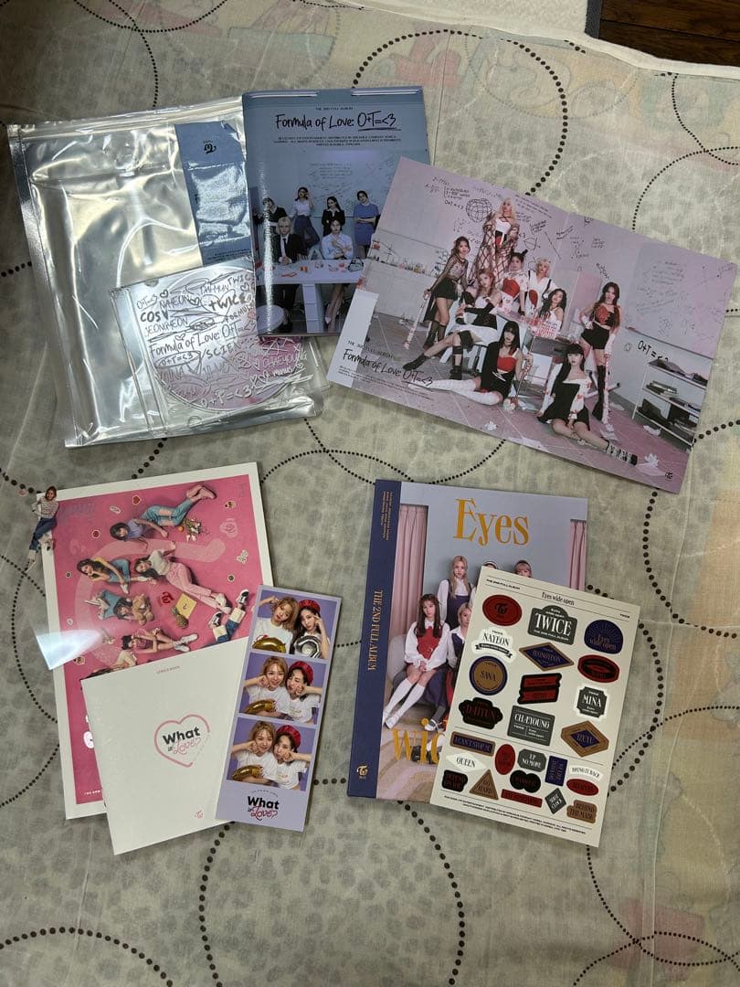 ツウィ うちわ ポスター アルバム aboutzu ラントレ まとめ売り - メルカリ