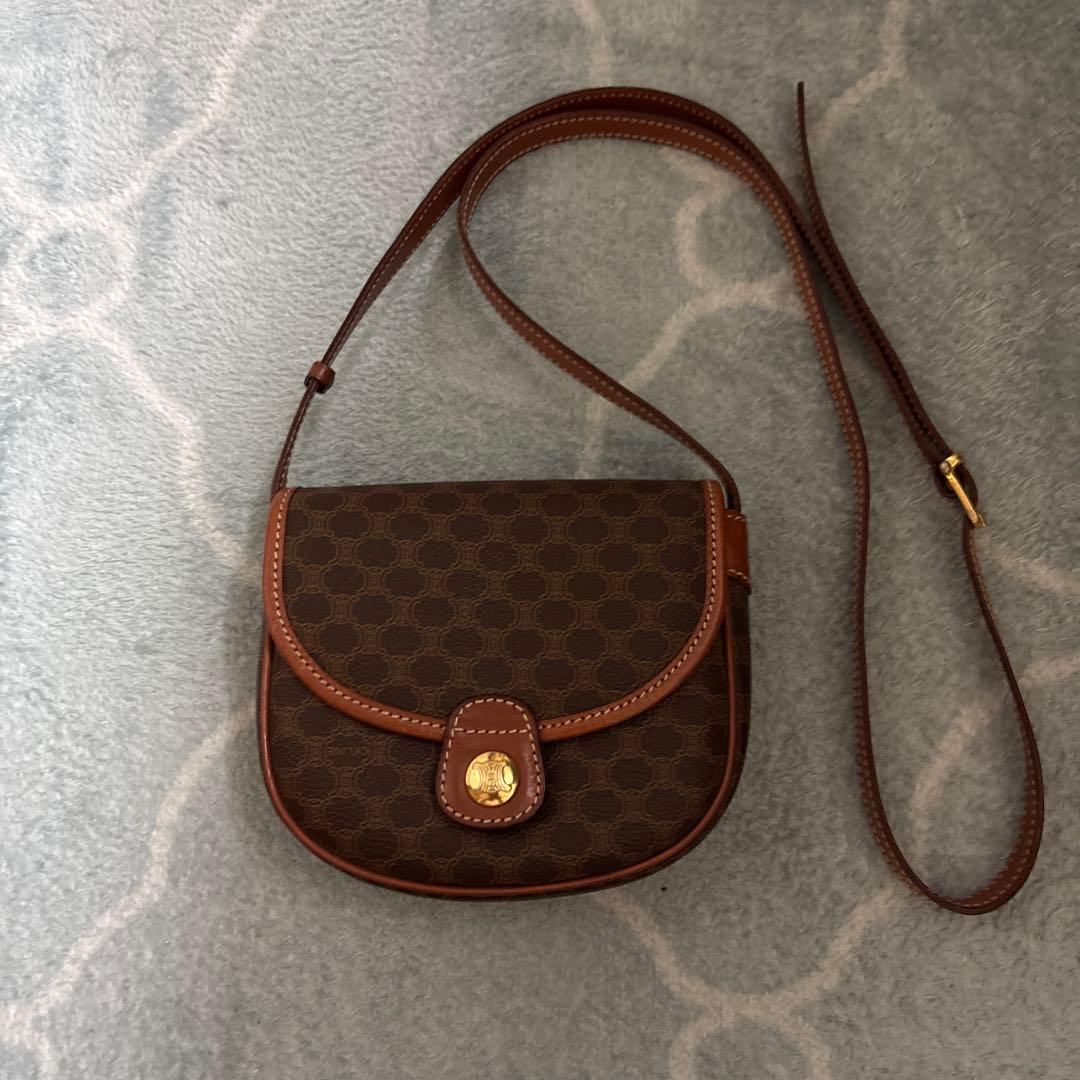 CELINEショルダーバッグ 楽天市場】CELINE セリーヌ VICTOIRE Shoulder Bag ミディアム ヴィク