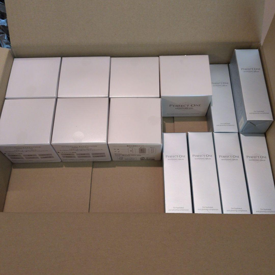 パーフェクトワンモイスチャージェル7個と薬用ホワイトニングセラム7個 PERFECT ONE（パーフェクトワン） オールインワンジェル モイスチャー
