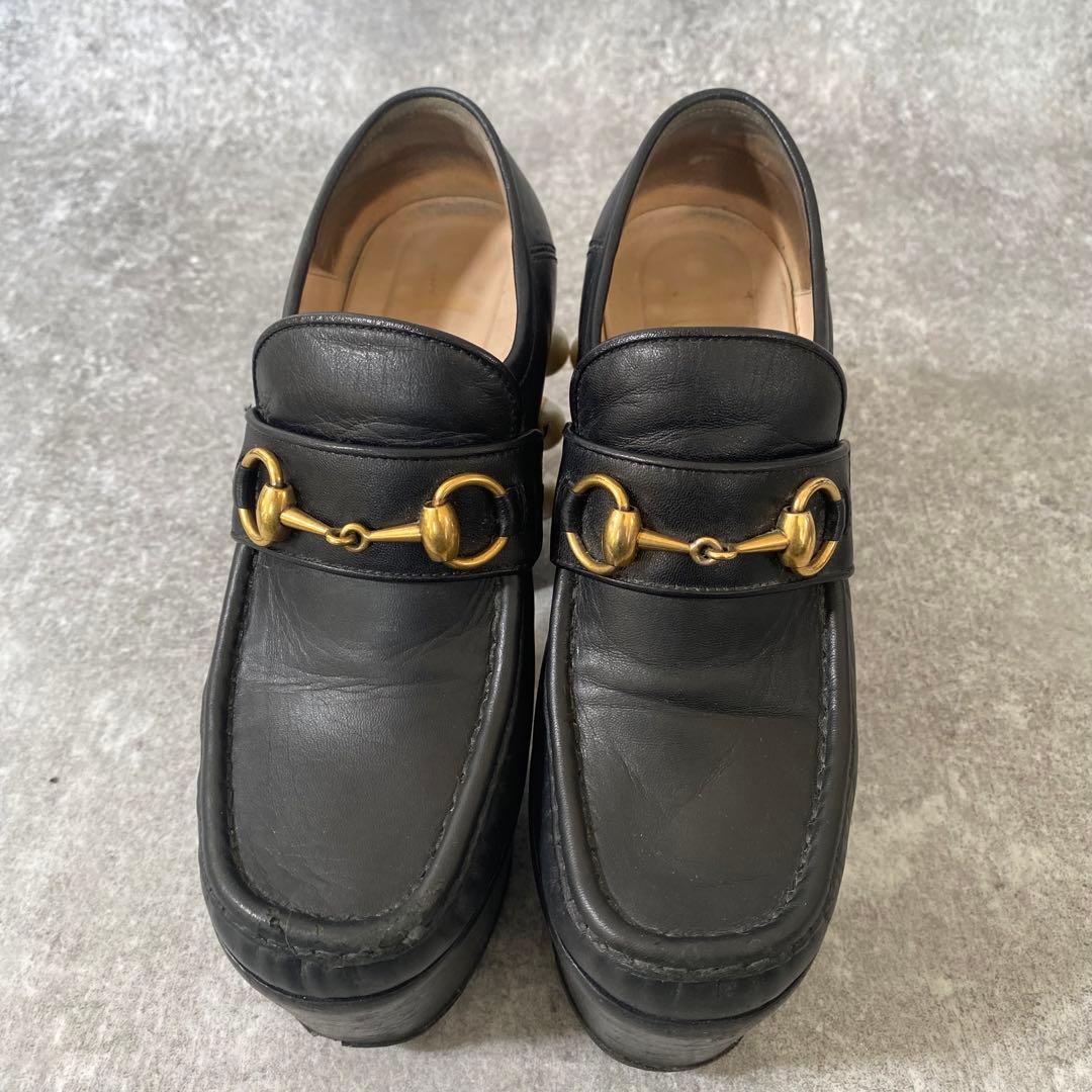 グッチ スタッズ レザー ホースビット 厚底 ローファー パール 22.5cm