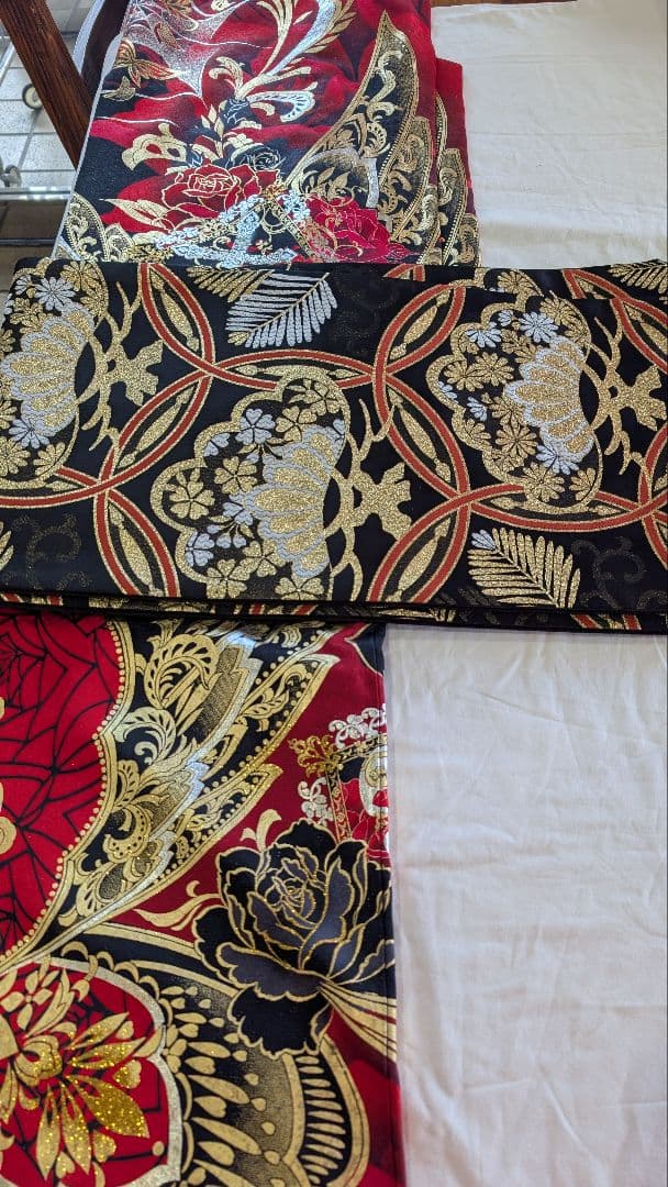 超美品•現代柄】赤・黒・金 バラ模様の 振袖＆袋帯のセット♪162cm