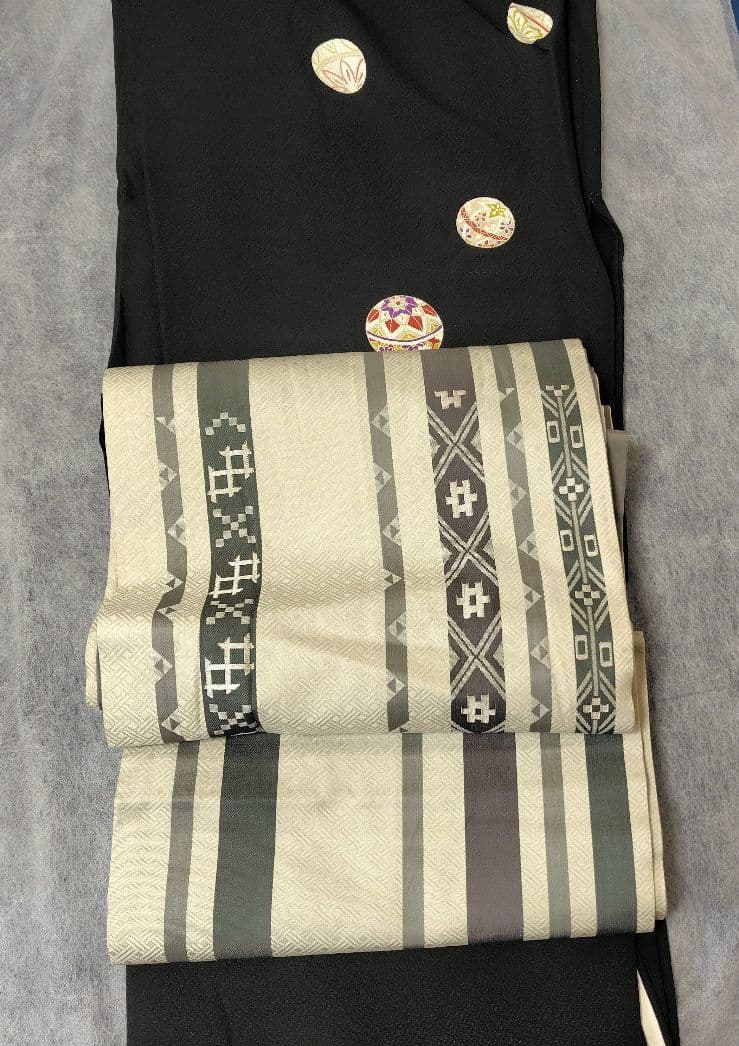 小紋　黒地　正絹　トールサイズ　鞠　スーパー京ガード加工　単衣　居敷当 小紋 黒地 正絹 トールサイズ 鞠 スーパー京ガード加工 単衣 居敷当