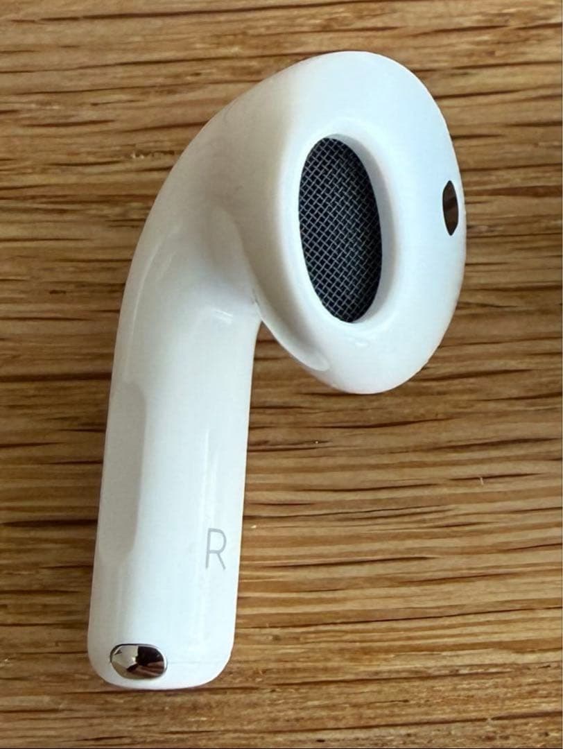 Apple AirPods 4世代 片耳 R 片方 右耳 Apple AirPods 4世代 片耳 R 片方 右耳 ノイキャン無し - メルカリ