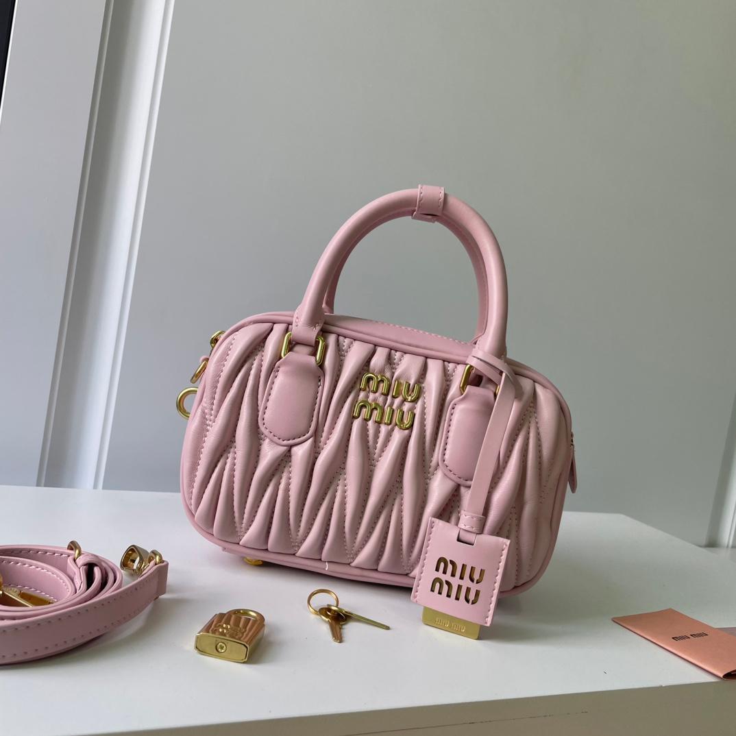 MIU MIU ピンク ボストンバッグ - メルカリ