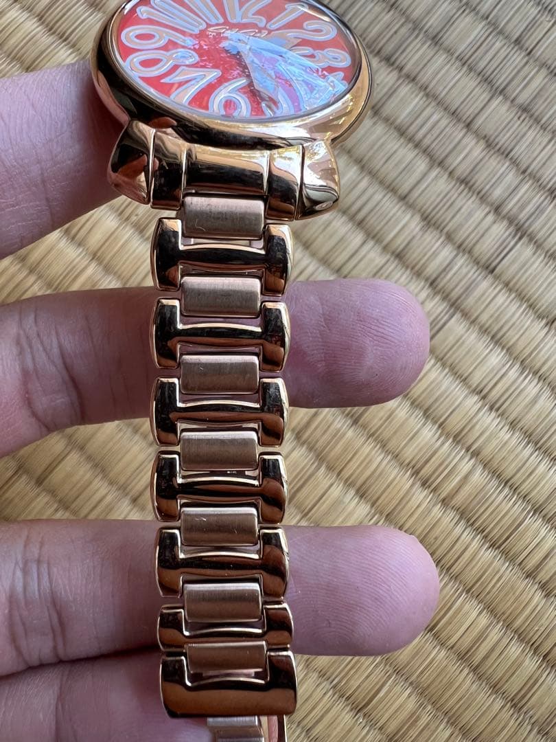 Gaga Milano ユニークデザイン 赤いダイヤル 時計