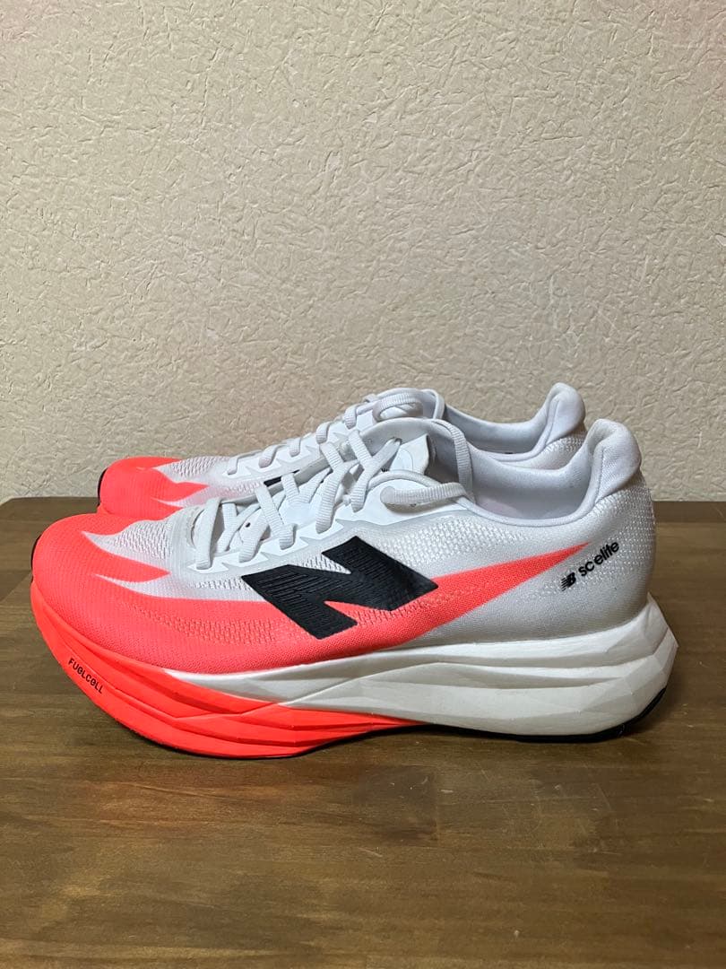 ニューバランスFuelCell SC ELITE V5 25.5cm