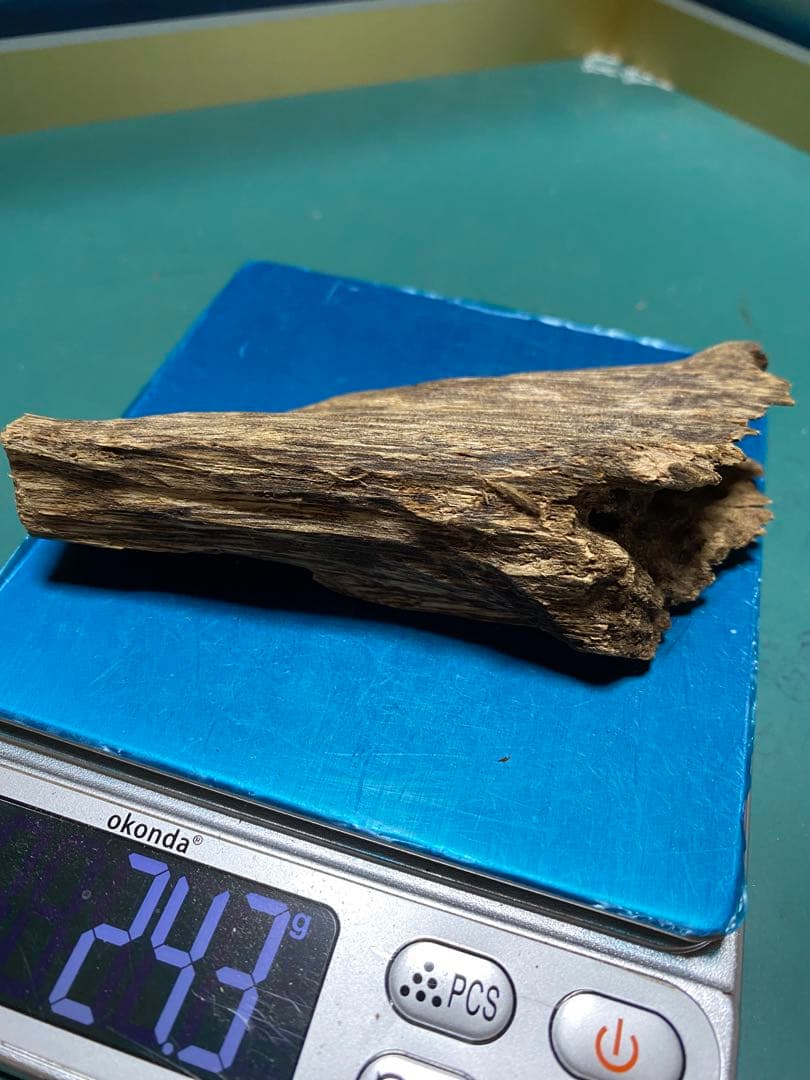 特選ベトナム産 沈梗24.3g / 沈香 香木 お香 伽羅 羅国 特選ベトナム産 沈梗24.3g / 沈香 香木 お香 伽羅 羅国 - メルカリ