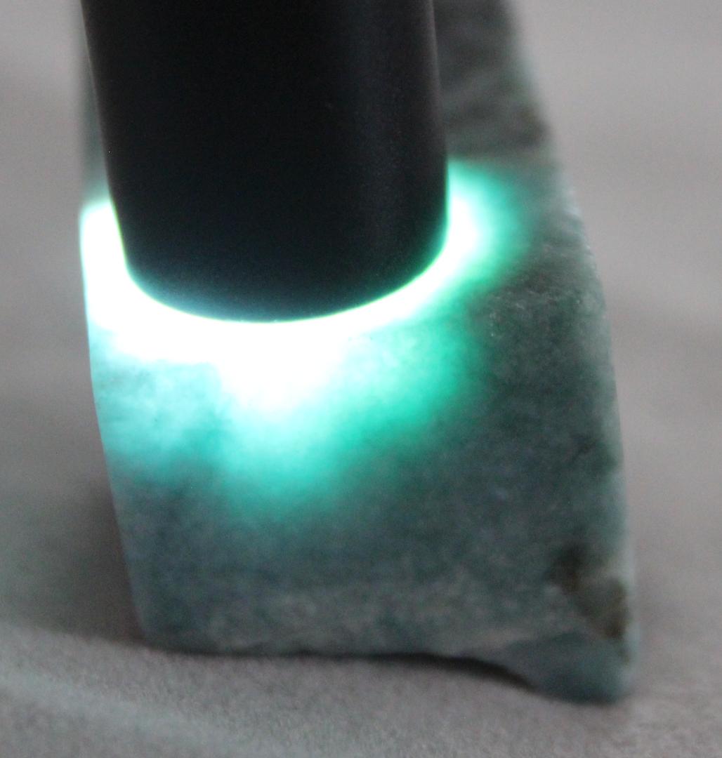 ［ブルーの美翡翠］糸魚川翡翠 青翡翠 原石 47.8g