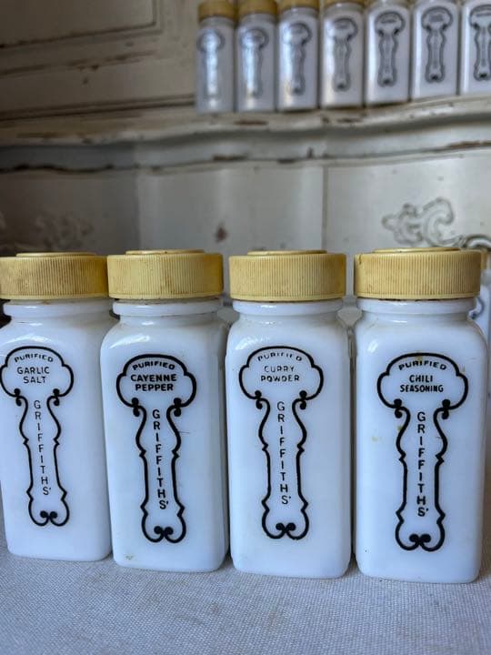 かず様専用 スパイスジャー 13個 Griffith グリフィス 調味料入 - メルカリ
