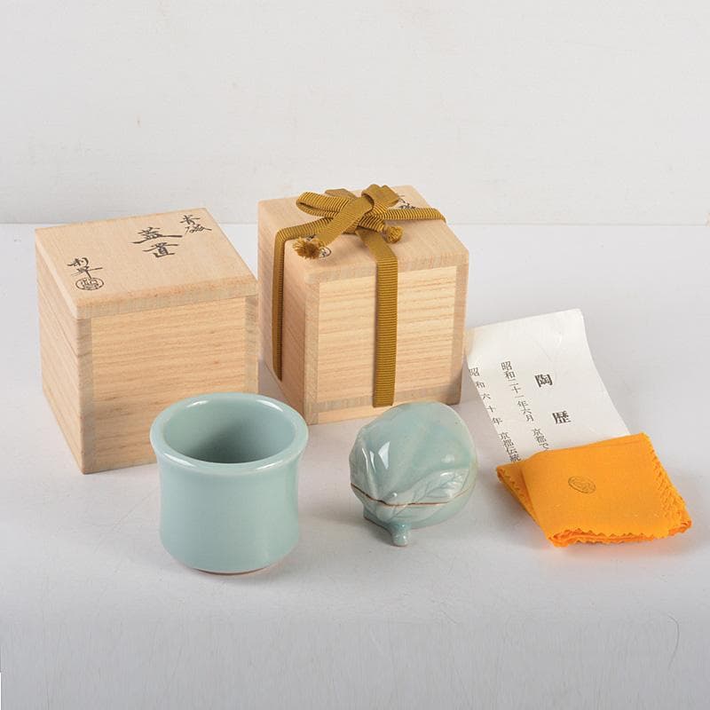 茶道具　京焼　三代　加藤利昇作　青磁　蓋置　香合　共箱　2点　V　R5266 茶道具 京焼 三代 加藤利昇作 青磁 蓋置 香合 共箱 2点 V R5266 - メルカリ