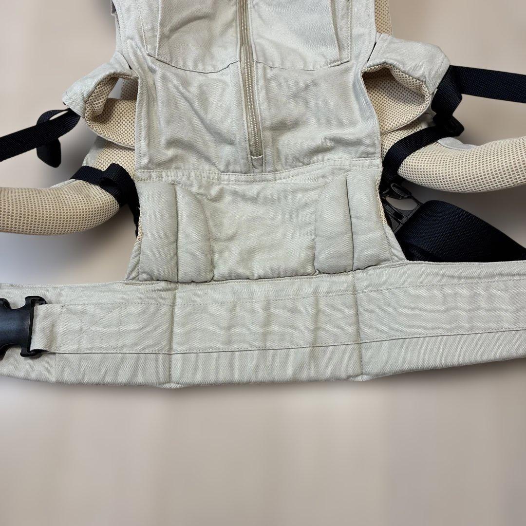 美品キューズベリー ニコ 抱っこひも サンドベージュCUSEBERRY NICO