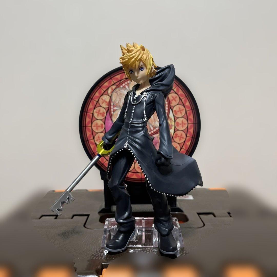 ほぼ新品/BANDAI KINGDOM HEARTS ロクサス フィギュア BANDAI