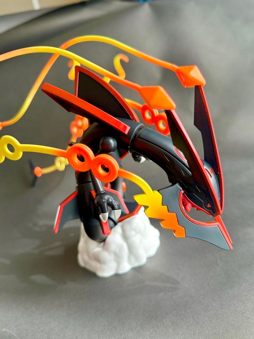 sokrats様ご依頼ページ】ポケプラ メガレックウザ 色違いVer. - メルカリ