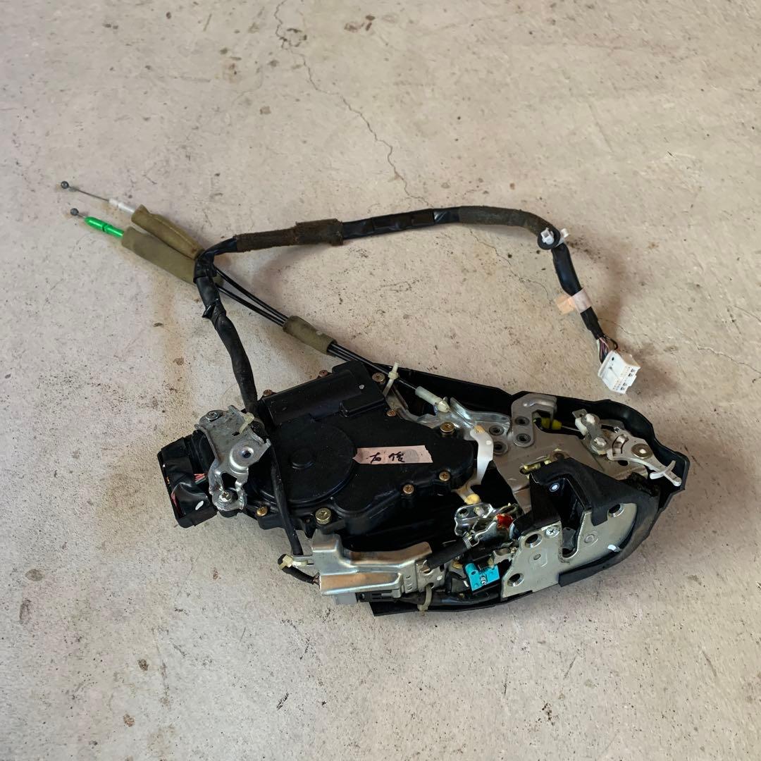 トヨタ セルシオ30 31 後期 ドアロックアクチュエーター 右後 リア