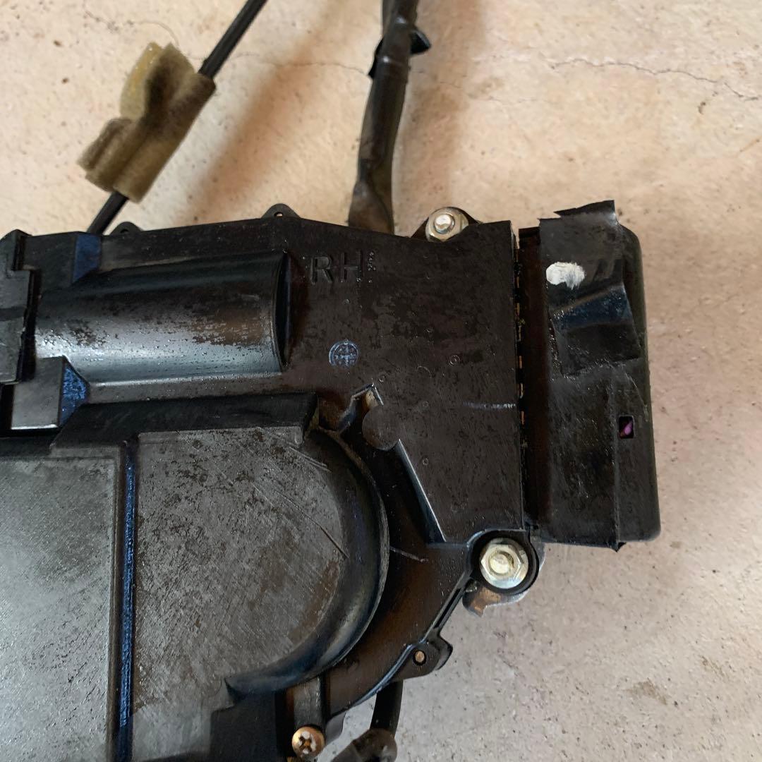 トヨタ セルシオ30 31 後期 ドアロックアクチュエーター 右後 リア