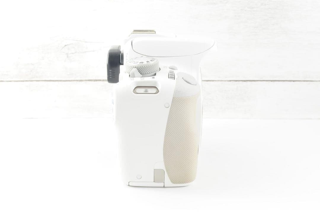 ❤️人気ホワイト❤️スマホ転送❤️Canon kiss X7 - メルカリ