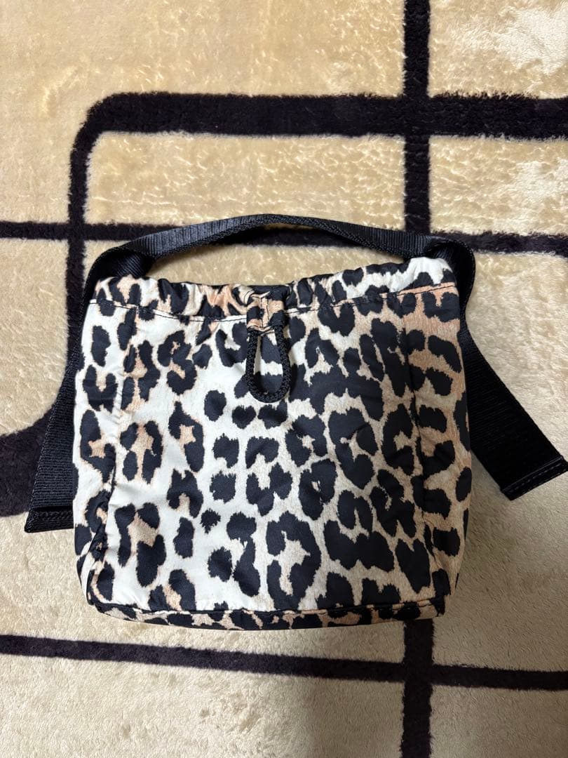 GANNI バッグ　ヒョウ柄 GANNI｜レオパードナイロンショルダーバッグ