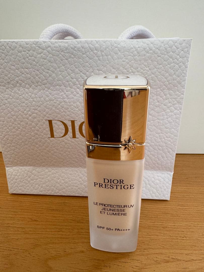 DIOR プレステージ　ホワイト　ルプロテクター　UV ルミエール　シアーグロウ ディオール（Dior） プレステージ ホワイト ル プロテクター UV