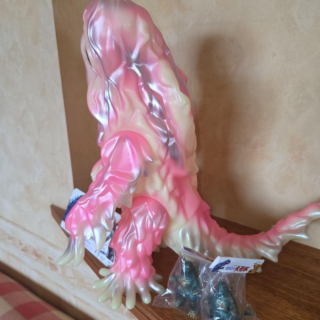 マルサン ゴジラストア限定 ヘドラ450 夜桜蓄光Ver. - メルカリ