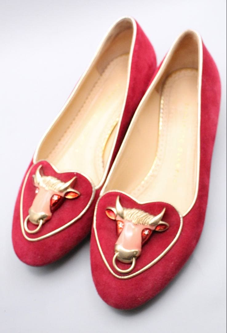 「CHARLOTTE OLYMPIA」　牛モチーフ　スエード　フラットシューズ CHARLOTTE OLYMPIA」 牛モチーフ スエード フラットシューズ - メルカリ
