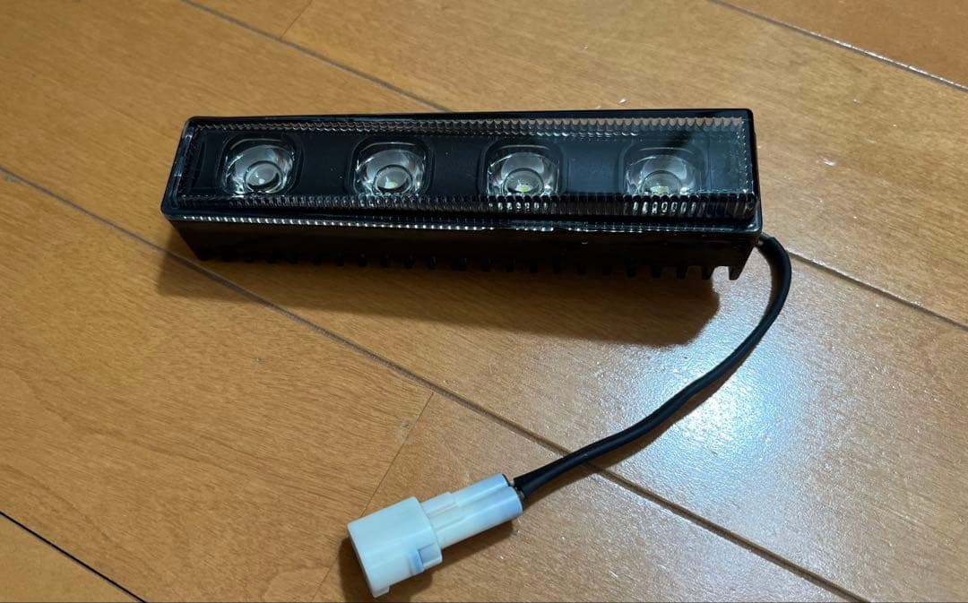 30プリウスモデリスタフロントスポイラーのLEDライト 30プリウスのモデリスタエアロのデイライトPowerUPとUSデイライト取付