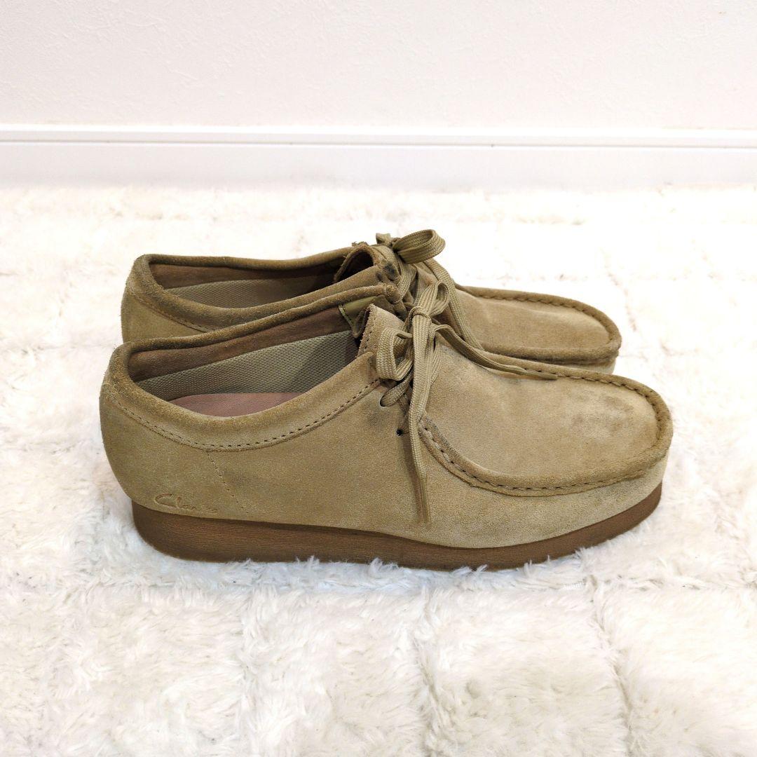 Clarks！ワラビー　25.5cm　EU40　クラークス　ベージュ　スエード