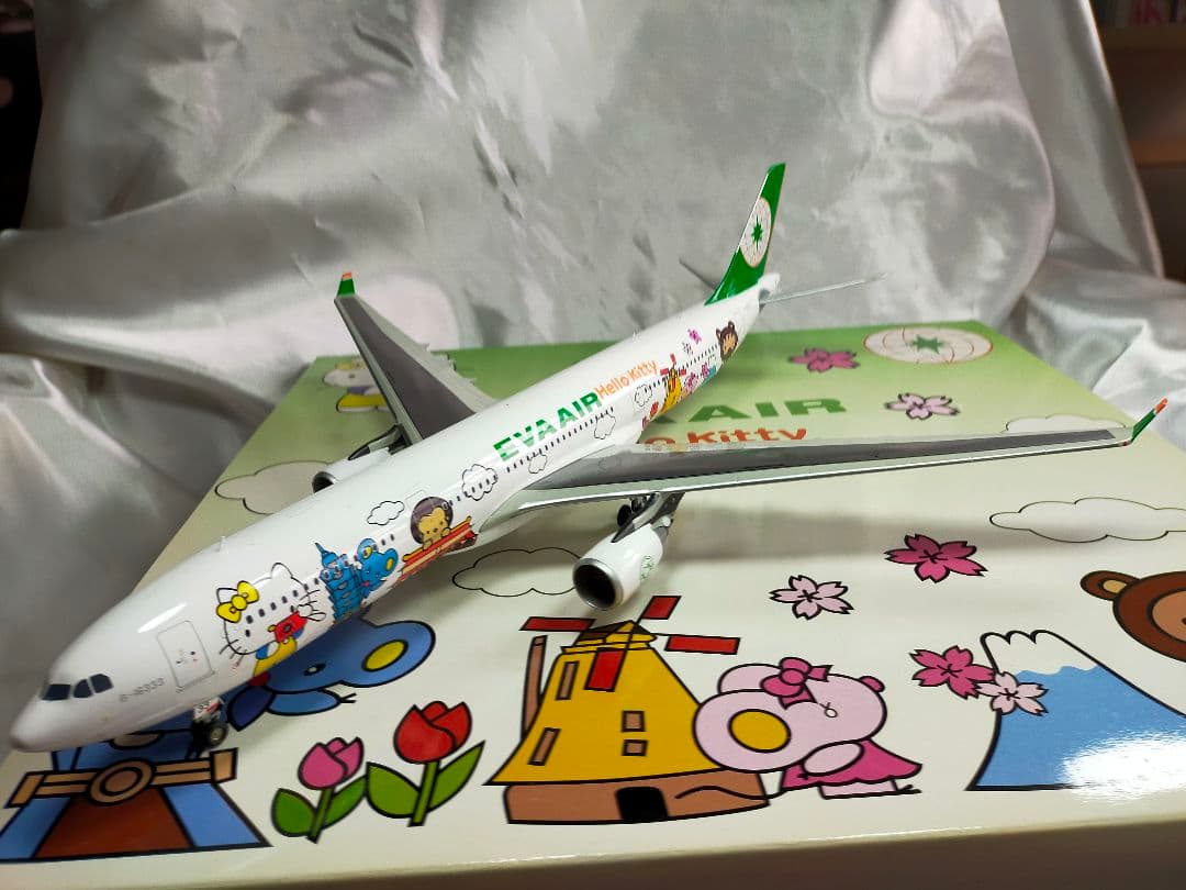 1/200 エバーエアー エアバスA330-300 ハローキティアラウンド