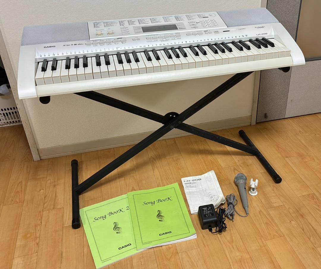 【美品】電子ピアノ CASIO LK-208 光ナビゲーション スタンド付き Amazon | CASIO 光ナビゲーションキーボード 61鍵 標準ピアノ形状鍵盤