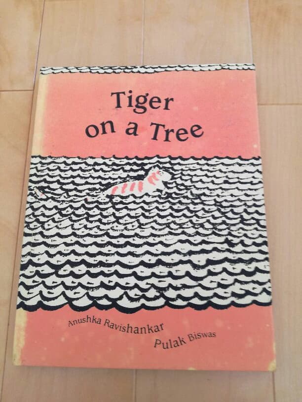Tiger on a Tree 幼児用絵本　洋書 Tiger on a Tree by Anushka Ravishankar - Read Aloud Children Book