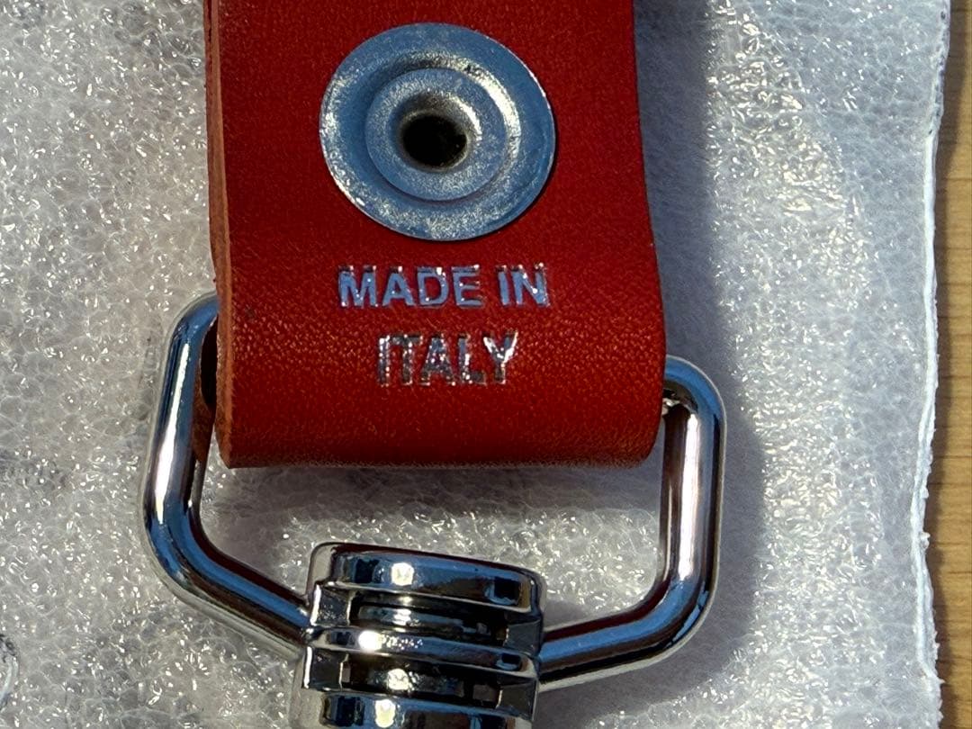 新品未使用品 イタリア製 Supreme レザーキーホルダー レッド - メルカリ