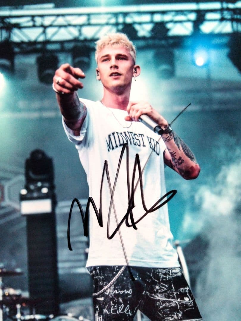 セール中…マシン・ガン・ケリー直筆サイン入り2Lサイズ写真…アメリカの