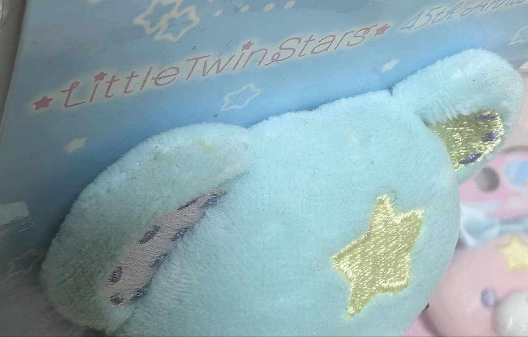 パフポフ マスコットブローチ リトルツインスターズ キキララ - メルカリ