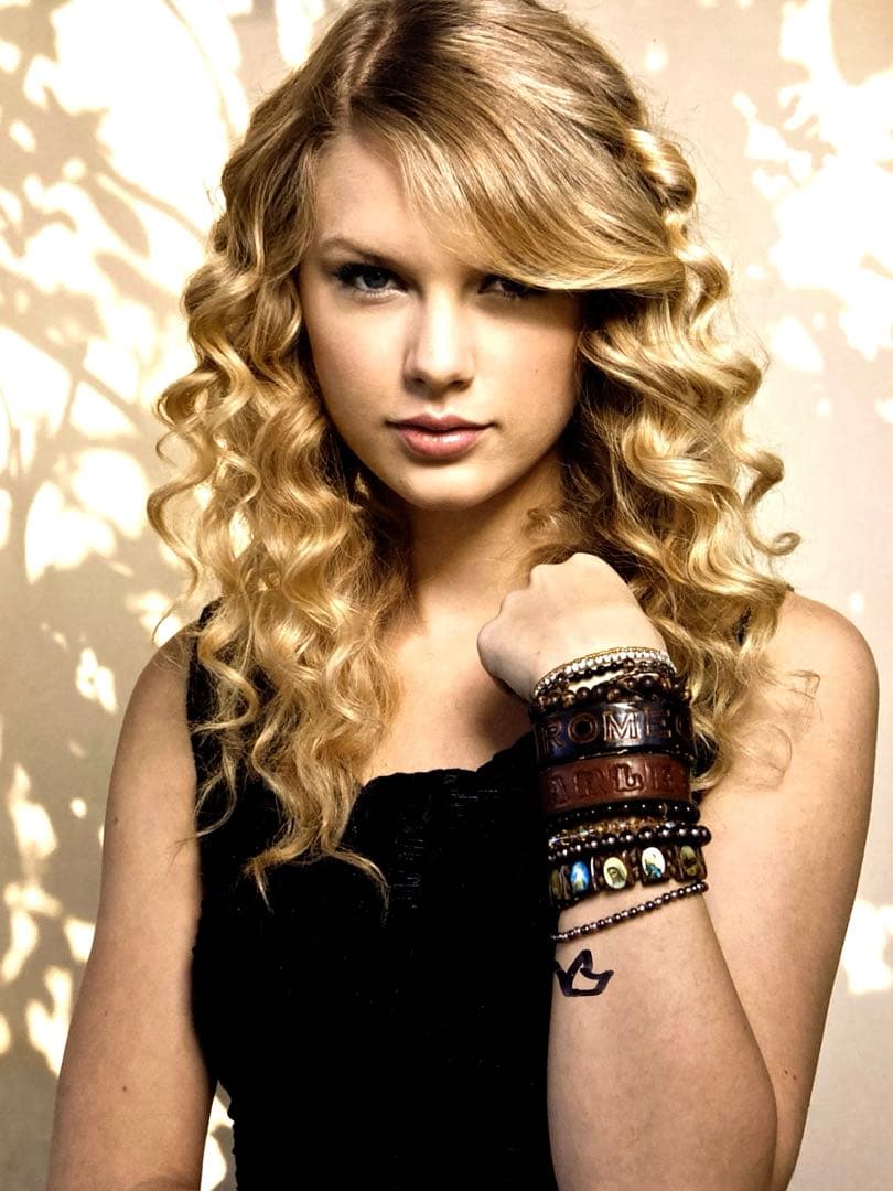 テイラー・スウィフト直筆サイン入り超 特大写真… セール中…テイラー・スウィフト直筆サイン入り超 特大写真… - メルカリ