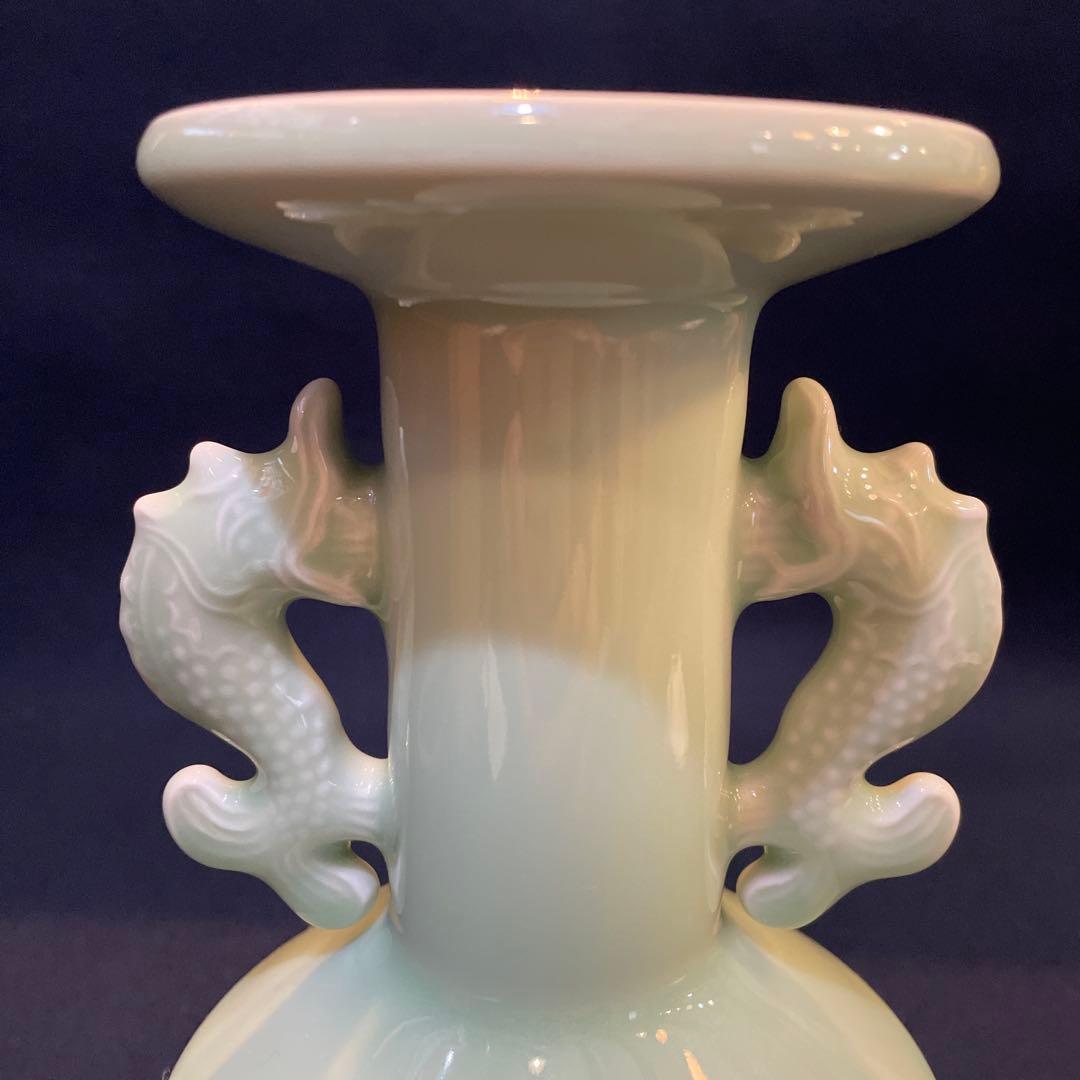 平戸焼」青磁 【横石 嘉助】(作)の『鯱耳(シャチミミ)花瓶』共箱※美品