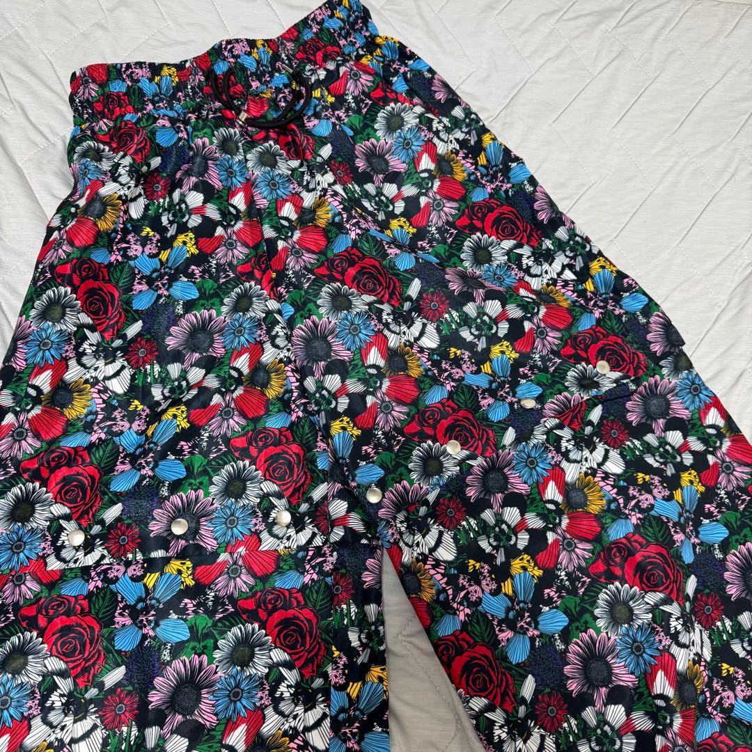 ROY REFLECT OVERJOY 『花柄2way パンツ』 - メルカリ