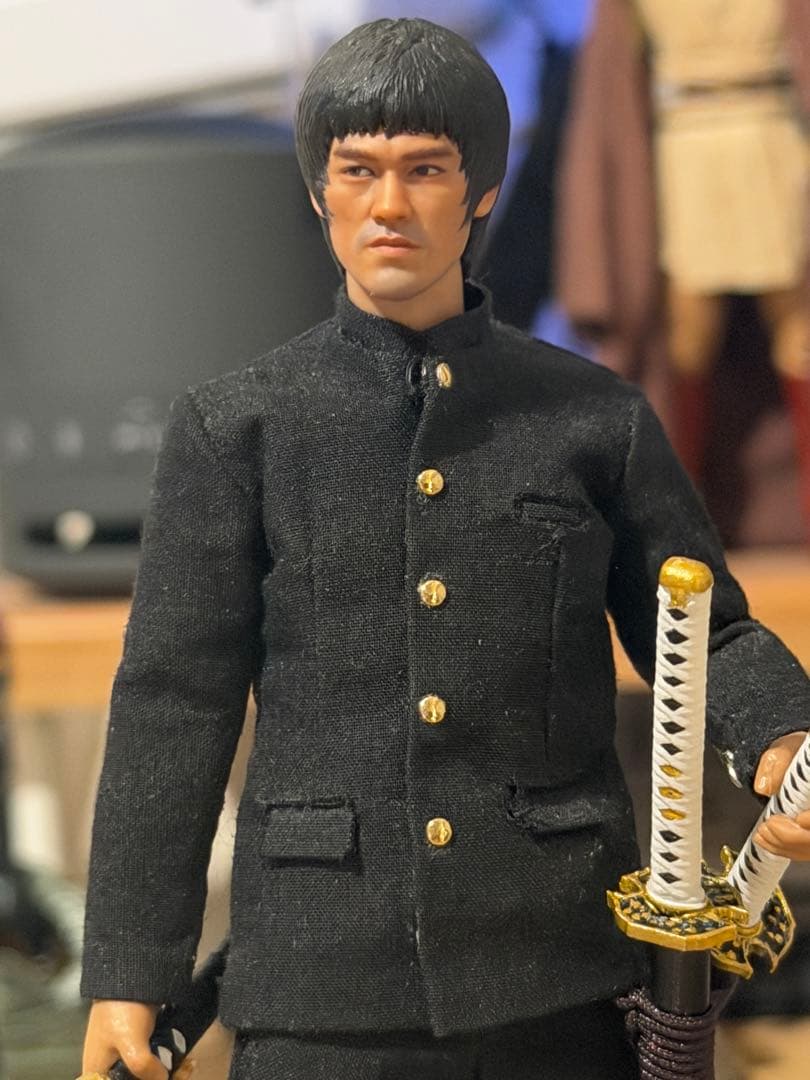 驚異の超高精細 1/12スケールのブルース・リー風カスタムフィギュア