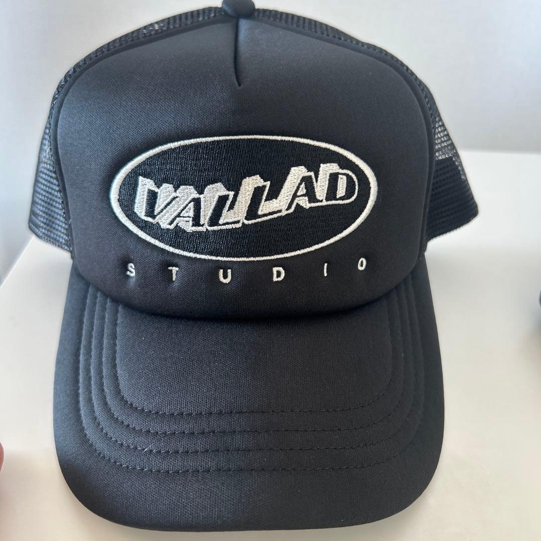 VALLAD ブラック トラッカーキャップ adidas（アディダス） キャップ 帽子 ORIGINALS × オールブラックス