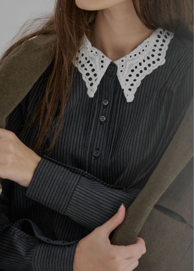 新品未使用タグ付き】willfully レースカラーショルダーピンタックシャツ