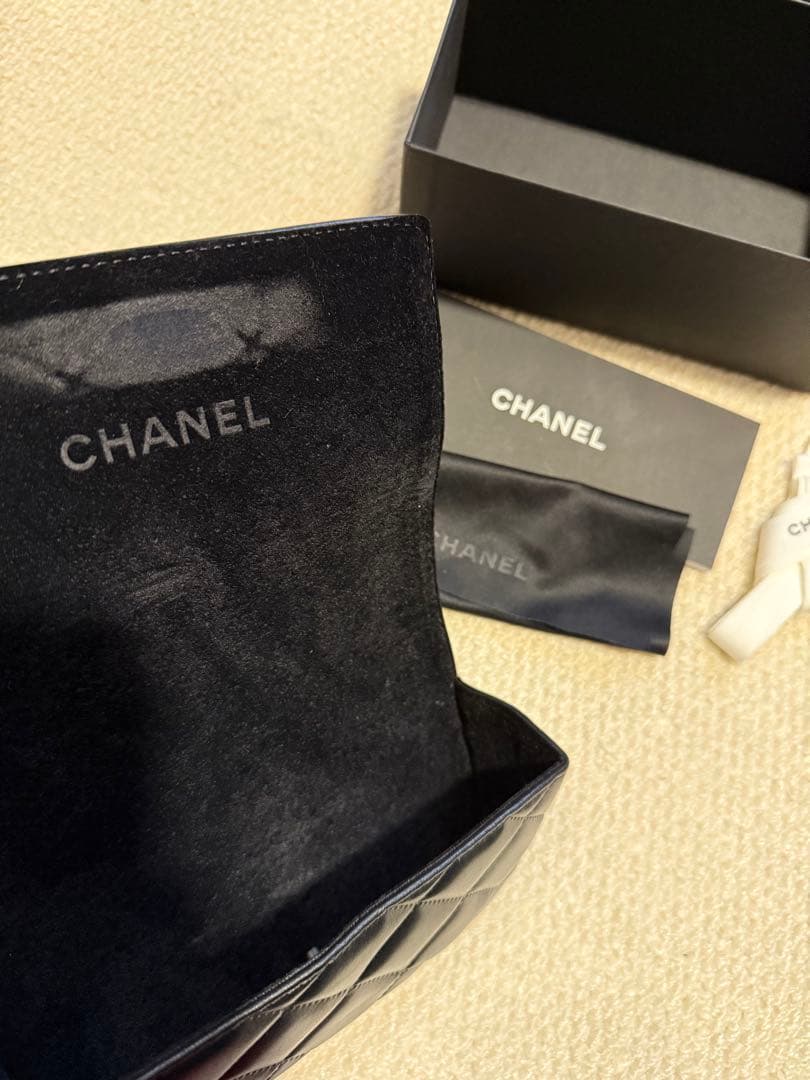CHANEL ブラック キルティング メガネケース - メルカリ