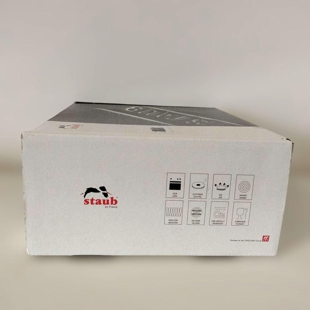 【staub 両手鍋】新品❗️ オーブン・IH対応など多用途　黒　2.2Ｌ