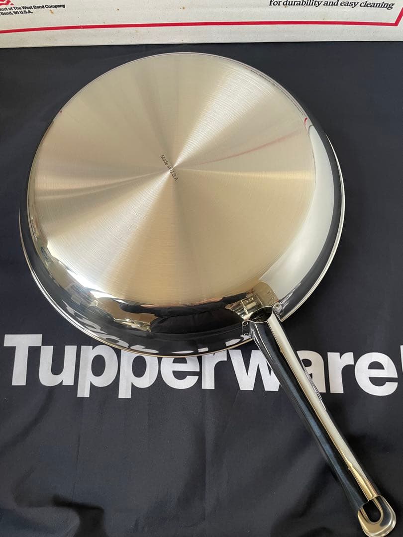 新品。タッパーウェア ステンレスフライパン WEST BEND 12-Inch - メルカリ