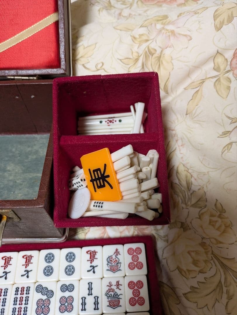 麻雀牌セット 伝統的デザイン ケース付き - メルカリ