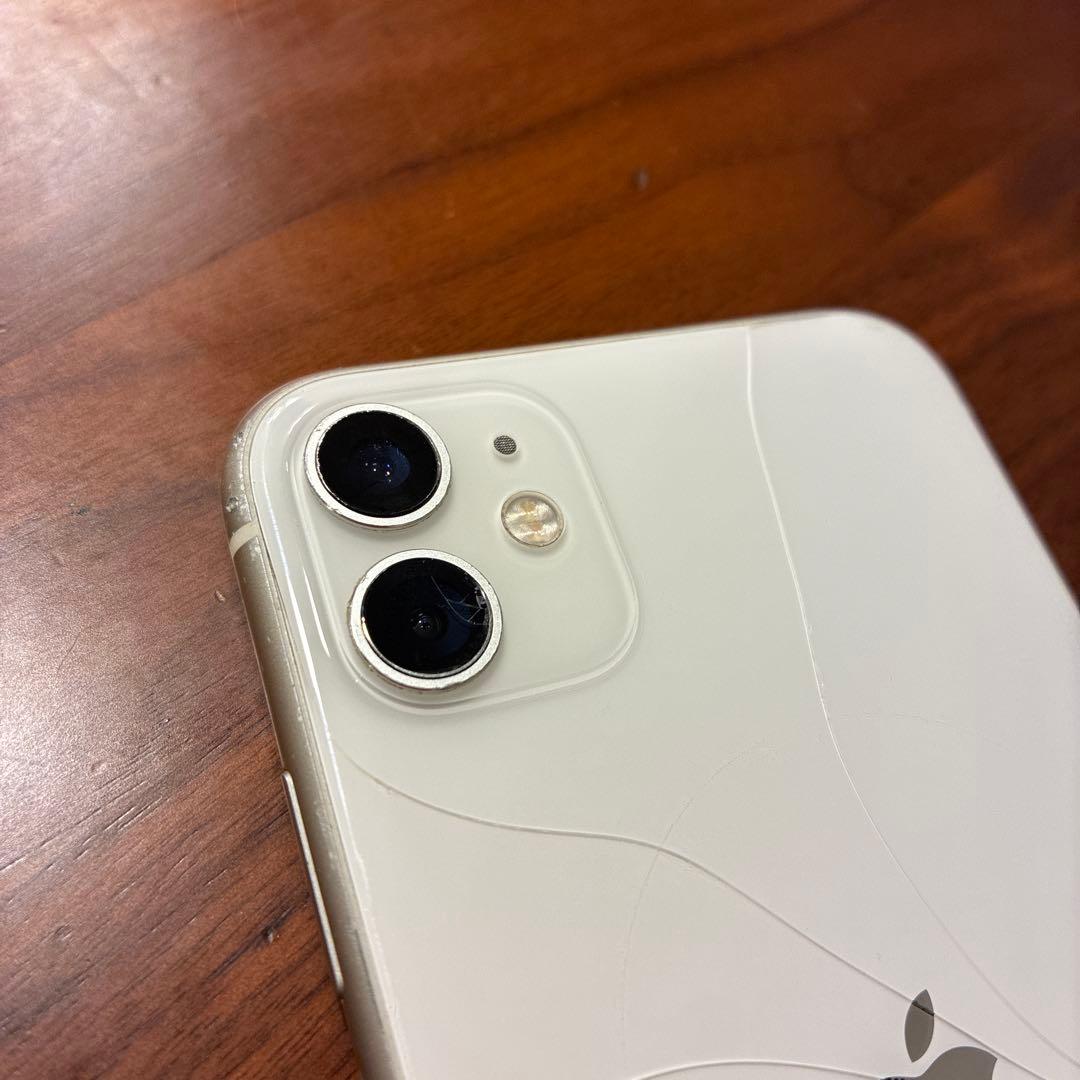 iPhone11 128GB 画面割れあり、背面割れあり