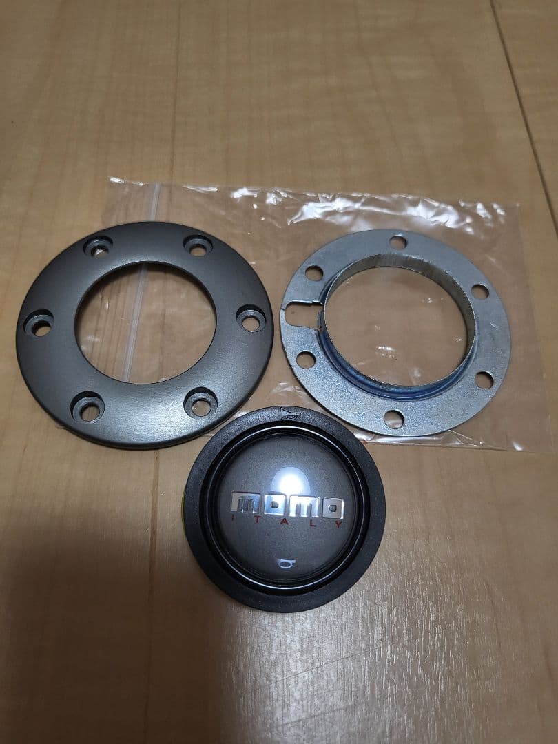 s*s様 momo -LUCEステアリング350mm 正規品新品ホーンボタン赤I