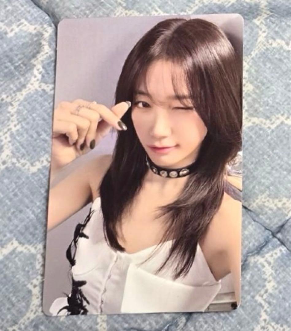 ルセラフィム カズハ 2025 AAA 限定 トレカ B - メルカリ