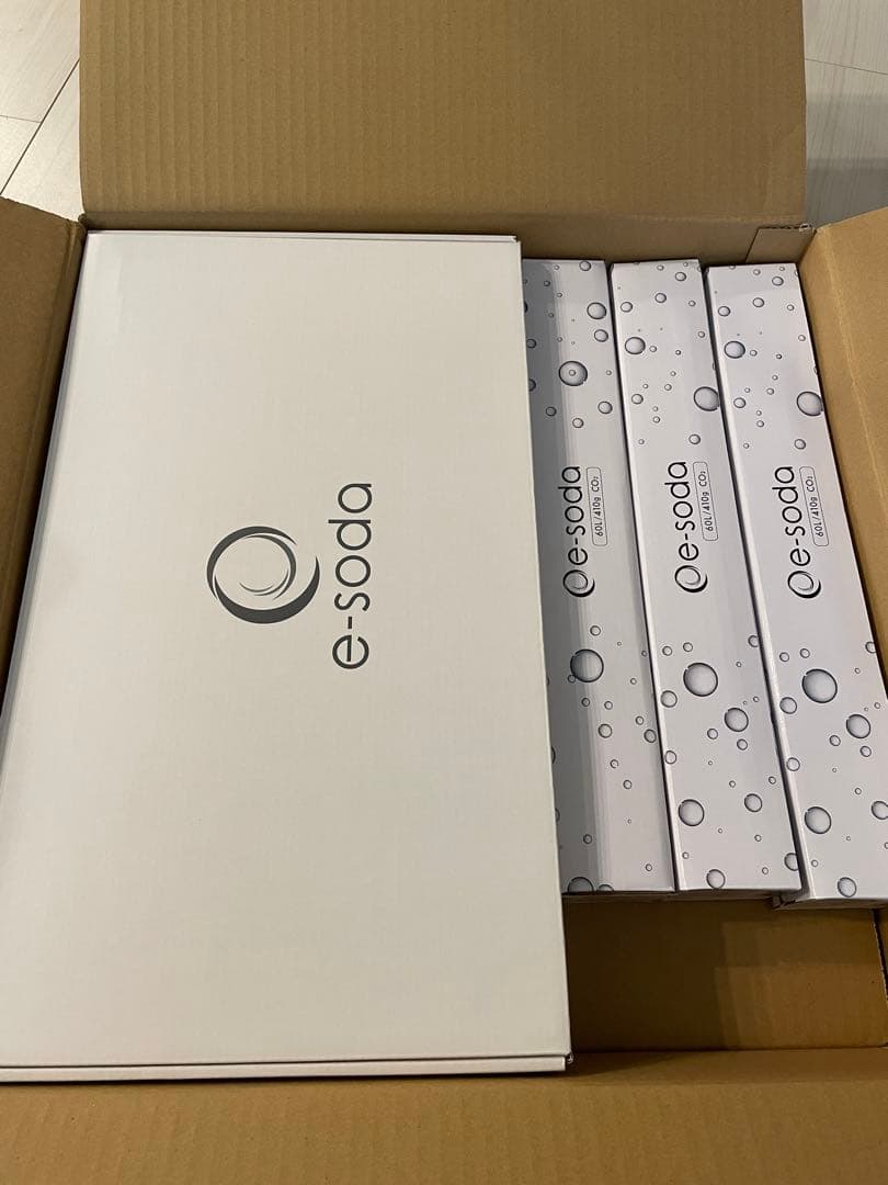 【新品未開封】e-soda ドリンク本体（ブロンズ）と炭酸ガスシリンダー3本 Amazon | 【セット特別価格】炭酸水メーカー e-soda サーバー本体