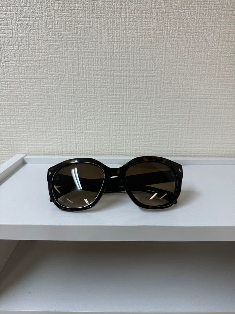 2026年SALE！PRADA美品！ 定番キャットアイサングラス！ - メルカリ