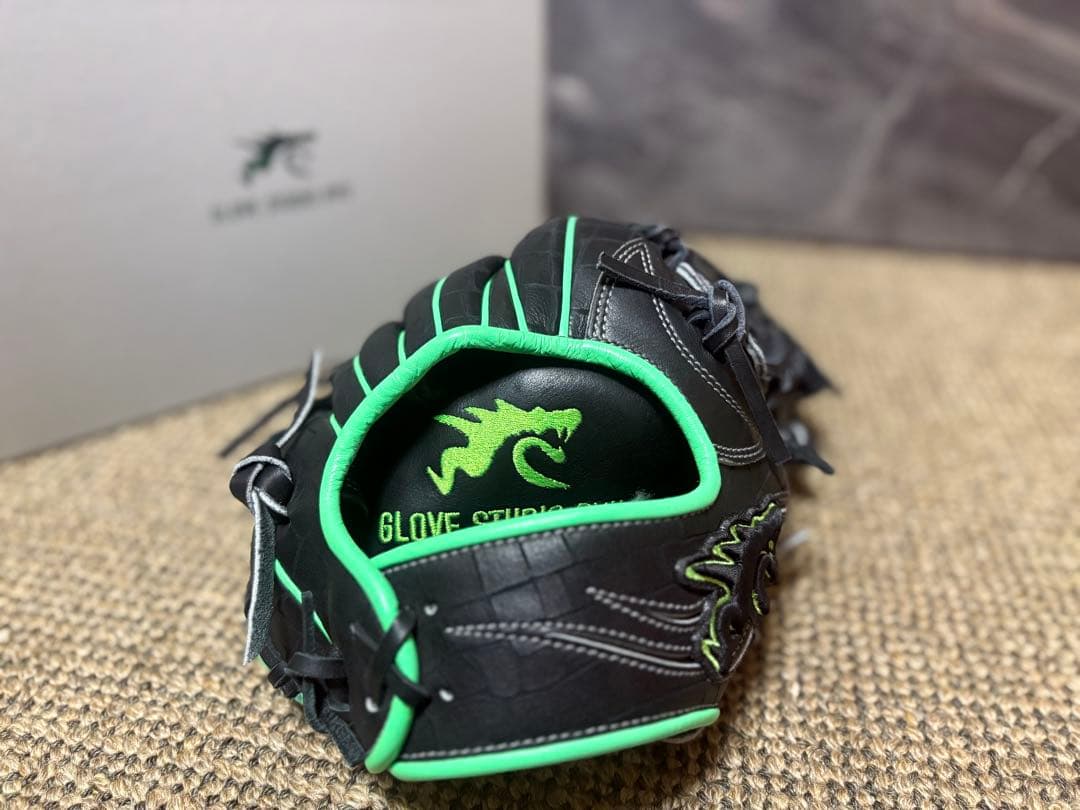 トモ 値引きは金額提示様専用RYU 5周年限定グローブ - メルカリ